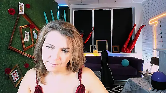 NicoleHitman online show from October 3, 2025, 9:39 am