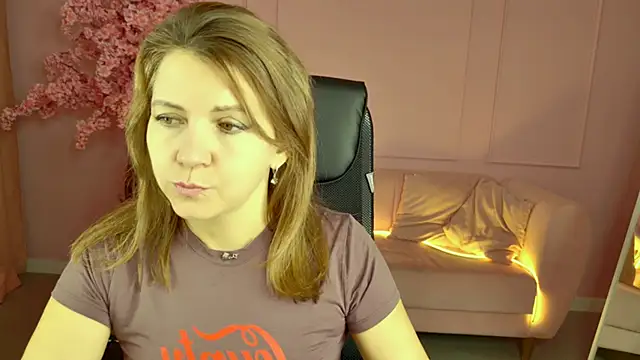 NicoleHitman online show from November 7, 2025, 5:18 am