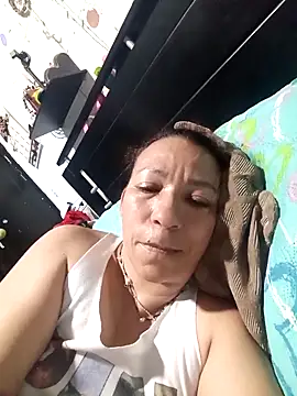 Antonela45 online show from April 3, 2026, 9:46 pm