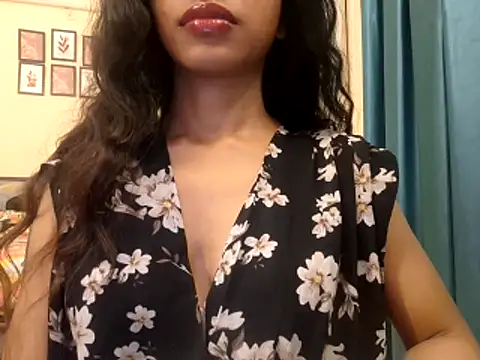 Snapshot of Queen_Ayeshaa chatting on November 3, 2025, 7:15 pm Queen Ayeshaa online show from November 3, 2025, 7:15 pm