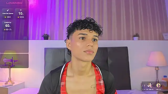 Snapshot of Kai_riptide chatting on November 3, 2025, 8:32 pm Kai riptide online show from November 3, 2025, 8:32 pm