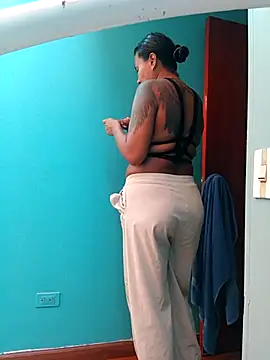 Ariana Rodriguez online show from April 12, 2026, 12:43 pm