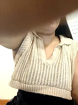 Snapshot of Ariana_Rodriguez chatting on May 5, 2026, 2:58 pm Ariana Rodriguez online show from May 5, 2026, 2:58 pm