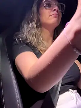 Isabella Varella online show from November 8, 2025, 1:50 am