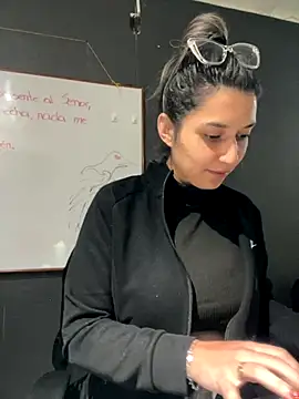 Isabella Varella online show from December 4, 2025, 12:14 pm