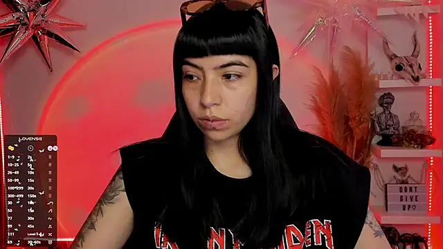 Snapshot of Saraa_Desiree chatting on March 5, 2025, 10:54 pm Saraa Desiree online show from March 5, 2025, 10:54 pm