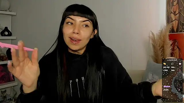 Snapshot of Saraa_Desiree chatting on September 18, 2025, 1:35 pm Saraa Desiree online show from September 18, 2025, 1:35 pm