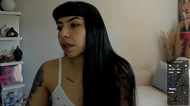 Snapshot of Saraa_Desiree chatting on September 22, 2025, 3:47 pm Saraa Desiree online show from September 22, 2025, 3:47 pm