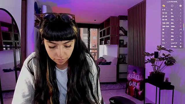 Saraa Desiree online show from February 16, 2026, 7:32 pm