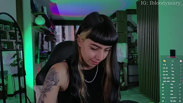 Snapshot of Saraa_Desiree chatting on May 28, 2026, 10:18 pm Saraa Desiree online show from May 28, 2026, 10:18 pm