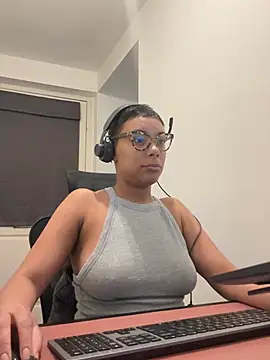 Melia Rayne online show from February 2, 2026, 12:15 pm