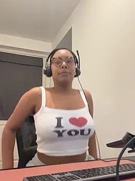 Melia Rayne online show from February 13, 2026, 10:44 am