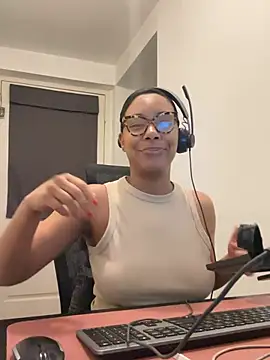 Melia Rayne online show from March 10, 2026, 10:20 am