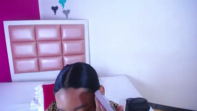 tiny sarah1 online show from October 29, 2025, 3:36 pm