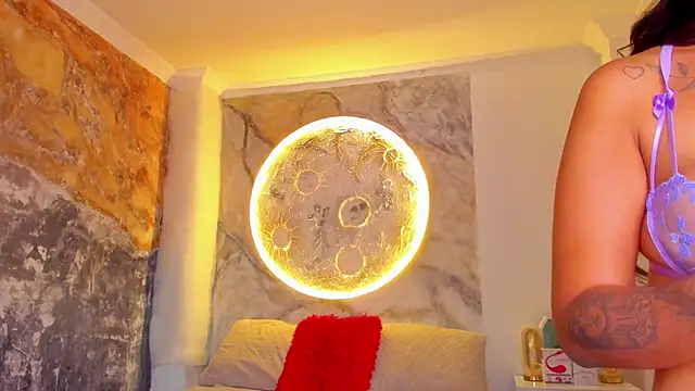 SarahLynn7 online show from March 11, 2025, 9:04 pm