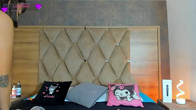 SarahLynn7 online show from October 26, 2025, 6:47 pm