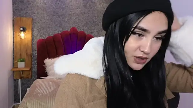 Snapshot of elaia_muller_ chatting on November 26, 2025, 3:18 am elaia muller online show from November 26, 2025, 3:18 am