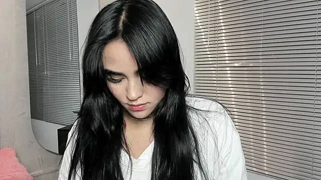 Snapshot of elaia_muller_ chatting on November 28, 2025, 4:04 am elaia muller online show from November 28, 2025, 4:04 am