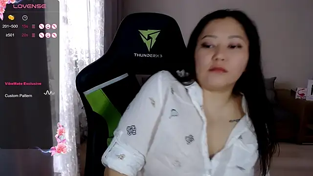 LisaAsianFlower online show from November 10, 2025, 6:12 am