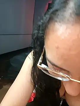 Snapshot of Sarafountain chatting on November 5, 2025, 4:12 am Sarafountain online show from November 5, 2025, 4:12 am