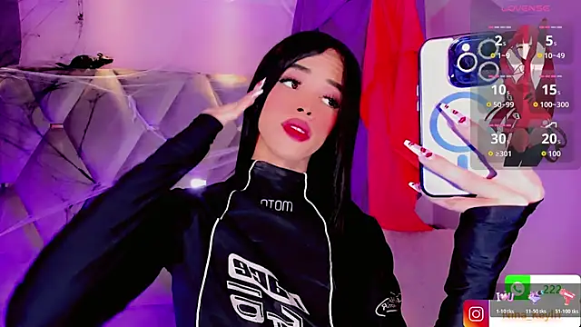 Snapshot of Nina_Keyli chatting on October 28, 2025, 7:49 pm Nina Keyli online show from October 28, 2025, 7:49 pm