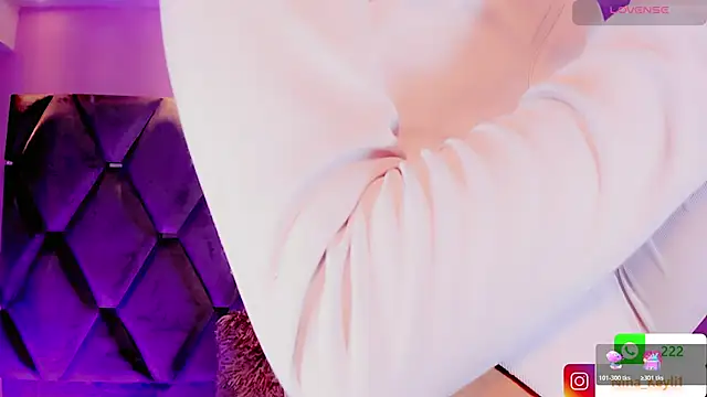 Snapshot of Nina_Keyli chatting on November 7, 2025, 7:14 pm Nina Keyli online show from November 7, 2025, 7:14 pm