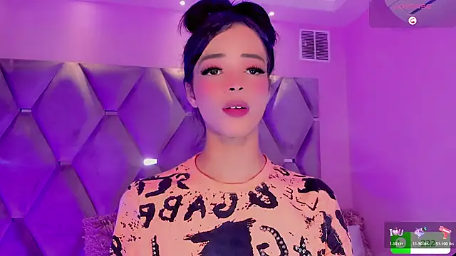 Snapshot of Nina_Keyli chatting on November 19, 2025, 9:48 pm Nina Keyli online show from November 19, 2025, 9:48 pm