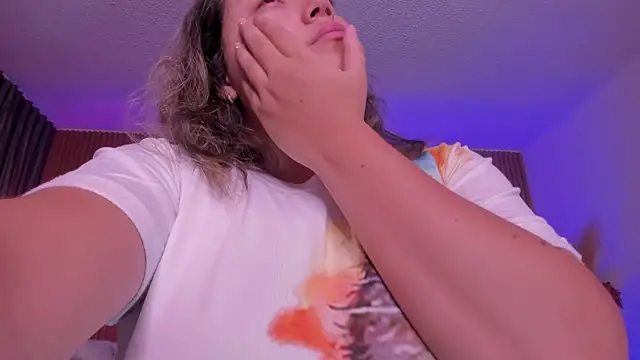 Snapshot of heidy_johns chatting on December 4, 2025, 3:38 am heidy johns online show from December 4, 2025, 3:38 am