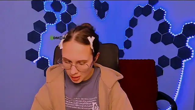 Snapshot of mona_cloud chatting on December 20, 2025, 10:17 pm mona cloud online show from December 20, 2025, 10:17 pm