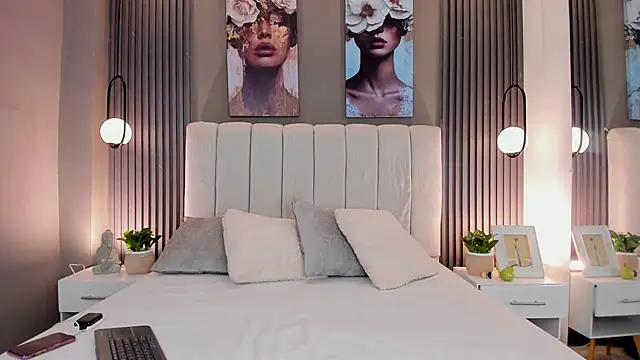 GiannaColling1 online show from November 12, 2025, 8:08 pm