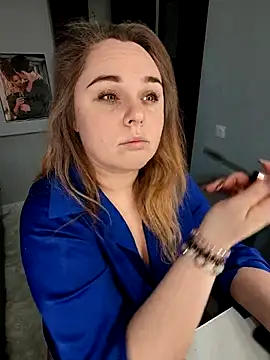 Juicy PeachLux online show from November 13, 2025, 6:12 am