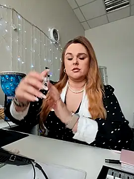 Juicy PeachLux online show from February 8, 2026, 7:45 am