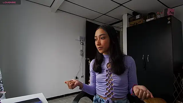 22Amatista online show from March 7, 2025, 6:22 pm