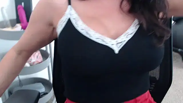 Snapshot of Mona_Lotts chatting on September 30, 2025, 11:43 pm Mona Lotts online show from September 30, 2025, 11:43 pm