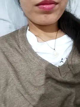 saraaxx1 online show from February 12, 2026, 3:40 pm