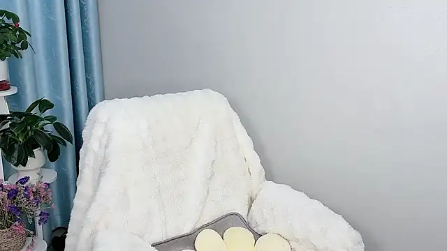 Dewluna online show from April 14, 2026, 11:00 pm