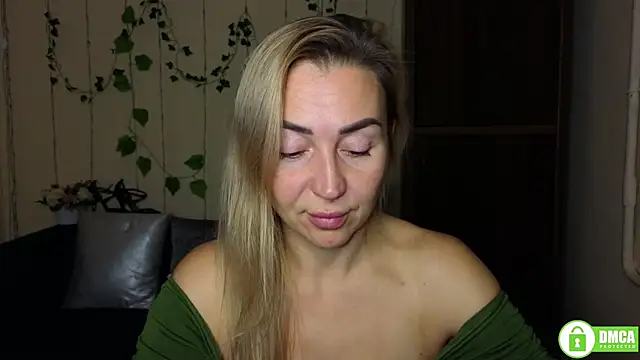 Kiss julli88I online show from November 11, 2025, 6:30 pm