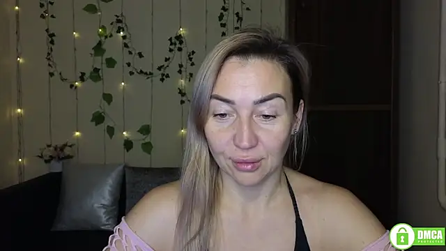 Kiss julli88I online show from December 18, 2025, 6:25 pm