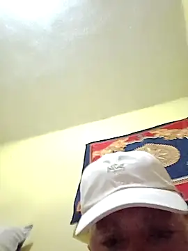 Snapshot of Brianmexboy chatting on April 10, 2026, 8:08 am Brianmexboy online show from April 10, 2026, 8:08 am