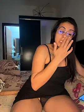 Snapshot of jheicylli chatting on October 24, 2025, 11:34 pm jheicylli online show from October 24, 2025, 11:34 pm