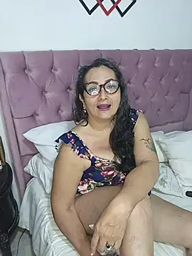 Snapshot of AlessandraLeroy chatting on October 30, 2025, 2:24 am AlessandraLeroy online show from October 30, 2025, 2:24 am