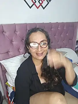 Snapshot of AlessandraLeroy chatting on November 13, 2025, 2:54 am AlessandraLeroy online show from November 13, 2025, 2:54 am