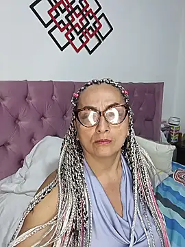 Snapshot of AlessandraLeroy chatting on November 23, 2025, 3:06 am AlessandraLeroy online show from November 23, 2025, 3:06 am