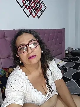 AlessandraLeroy online show from February 3, 2026, 1:04 am