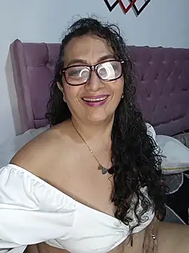 AlessandraLeroy online show from February 5, 2026, 2:27 am