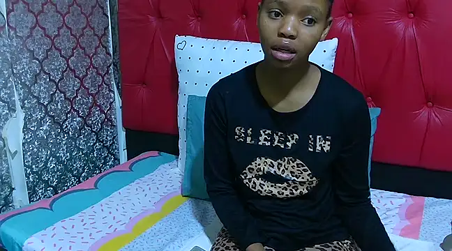 Snapshot of BondiBitch chatting on March 18, 2025, 2:47 am BondiBitch online show from March 18, 2025, 2:47 am