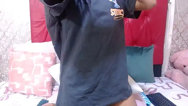 Snapshot of BondiBitch chatting on September 19, 2025, 4:07 pm BondiBitch online show from September 19, 2025, 4:07 pm