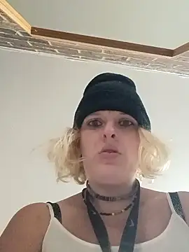 Snapshot of KITTYBOOBOOFUXX chatting on October 25, 2025, 1:46 am KITTYBOOBOOFUXX online show from October 25, 2025, 1:46 am