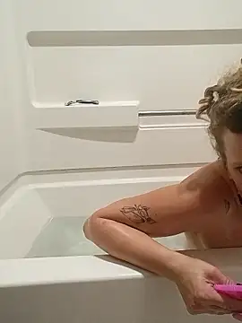 Snapshot of KITTYBOOBOOFUXX chatting on October 28, 2025, 10:12 pm KITTYBOOBOOFUXX online show from October 28, 2025, 10:12 pm