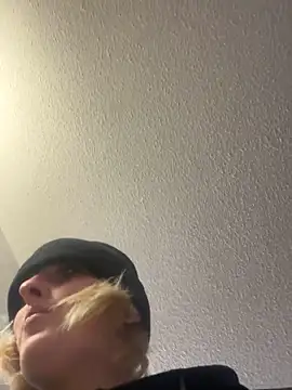 Snapshot of KITTYBOOBOOFUXX chatting on December 16, 2025, 7:13 am KITTYBOOBOOFUXX online show from December 16, 2025, 7:13 am